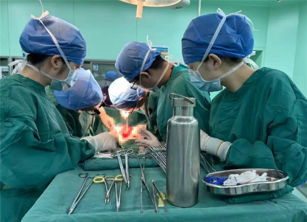 孙子在肚子上蹦了几下 爷爷动脉破裂休克