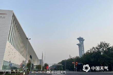 北京今夜起秋雨上线 明天白天雨水添凉意最高温仅23℃