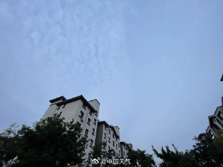 今天白天北京西部和北部有分散性阵雨 夜间逐渐转晴