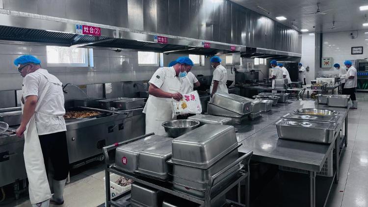 山东中小学食堂自营率99.61% 食材来源验收全程可查