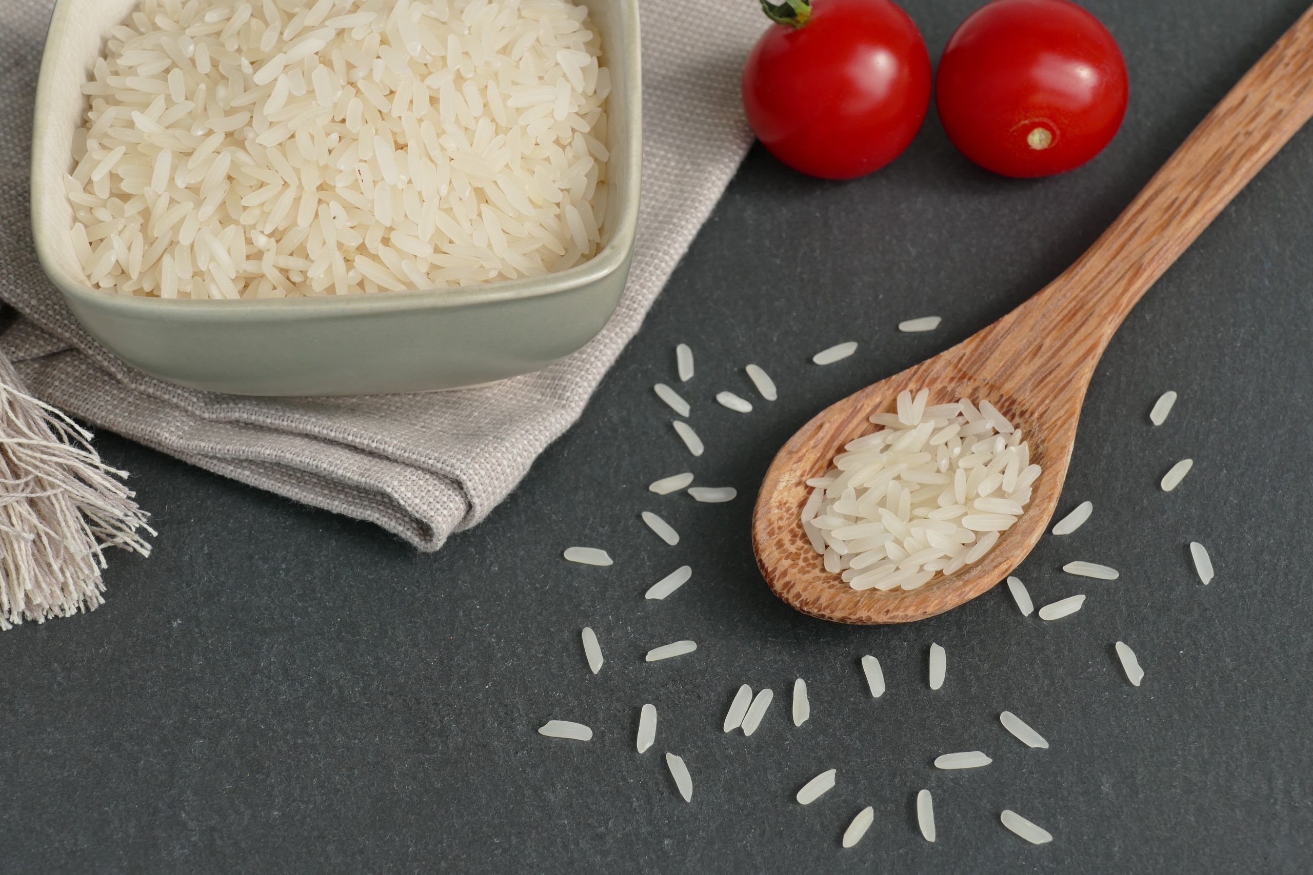 边吃饭喝水会胖吗？研究这样说